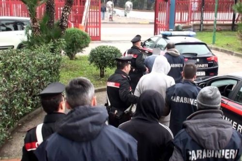 Furto in gioielleria finito male, ma per il ladro