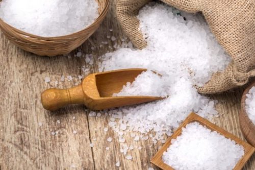 Come smacchiare i tessuti con i rimedi della nonna
