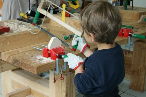 Laboratori di artigianato per i piccoli nativi digitali
