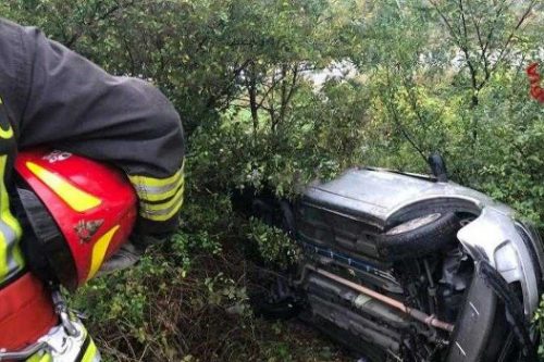 52enne di Paitone finisce con l’auto nella scarpata: fuori pericolo 52enne di Paitone finisce con l’auto nella scarpata: fuori pericolo