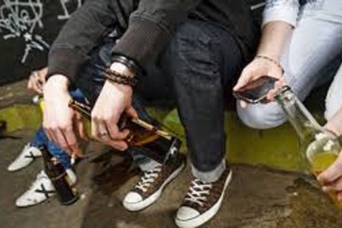 Droga, alcool, internet: i giovani e le dipendenze.