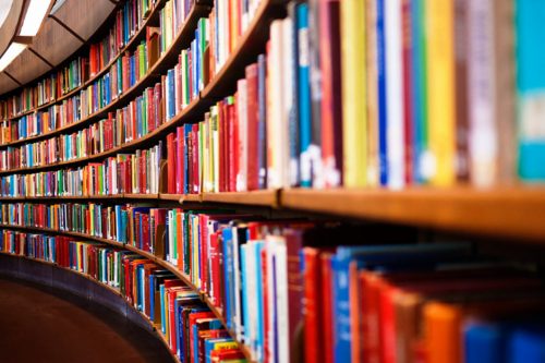 Lettura di libri in Simboli: a Rezzato la mostra e i laboratori