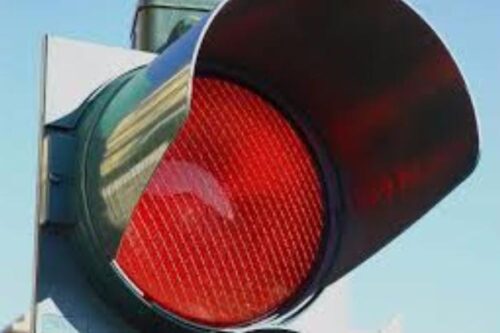 In tilt il semaforo principale di Rezzato, fermati cinque ragazzini In tilt il semaforo principale di Rezzato, fermati cinque ragazzini