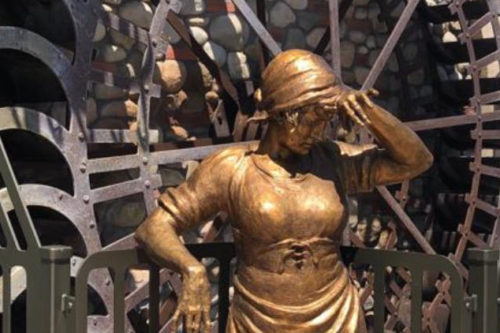La statua della spigolatrice a Molinetto
