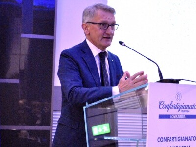 Il presidente Massetti: La calda estate dei prezzi: Confartigianato chiede interventi immediati «Le Mpi pagano il PREZZO PIÙ ALTO d’Europa» Il presidente Massetti: La calda estate dei prezzi: Confartigianato chiede interventi immediati «Le Mpi pagano il PREZZO PIÙ ALTO d’Europa»
