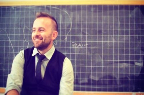Enrico Galiano al teatro Lolek per parlare di educazione Enrico Galiano al teatro Lolek per parlare di educazione