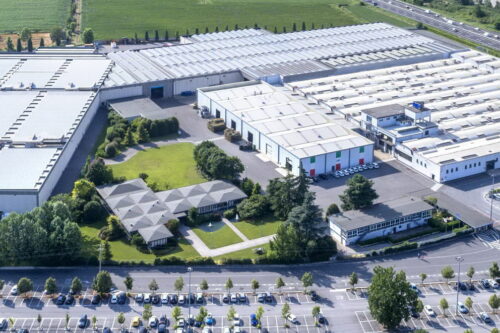 Officine Meccaniche Rezzatesi premia i 44 dipendenti che hanno raggiunto traguardi di collaborazione Officine Meccaniche Rezzatesi premia i 44 dipendenti che hanno raggiunto traguardi di collaborazione
