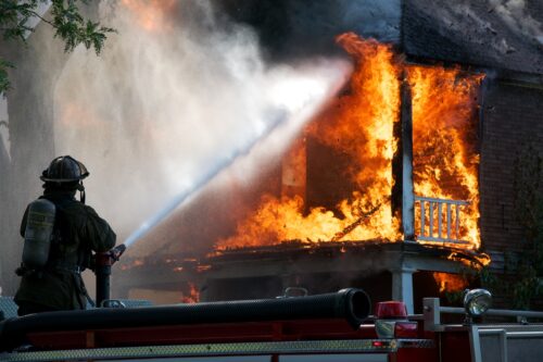 Incendio a Botticino: la solidarietà di vicinato è un valore che salva la vita Incendio a Botticino: la solidarietà di vicinato è un valore che salva la vita