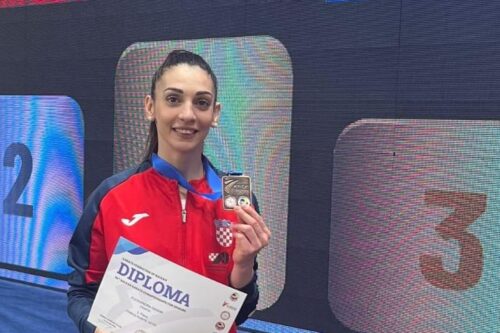 Hasani sul podio al Balkan Championship: un trionfo per l’italo-croata Hasani sul podio al Balkan Championship: un trionfo per l’italo-croata