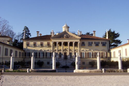 Villa Mazzucchelli: un’eclissi culturale e il freno del pignoramento