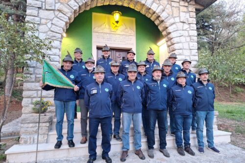 Alpini di Rezzato: riapertura della chiesetta restaurata Alpini di Rezzato: riapertura della chiesetta restaurata