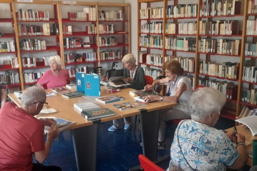 Gli ospiti della RSA Anni Azzurri protagonisti con la Biblioteca Gli ospiti della RSA Anni Azzurri protagonisti con la Biblioteca