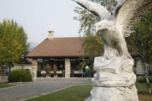 La fiaccolata della memoria: a Molinetto la raccolta dei cappelli degli Alpini andati avanti